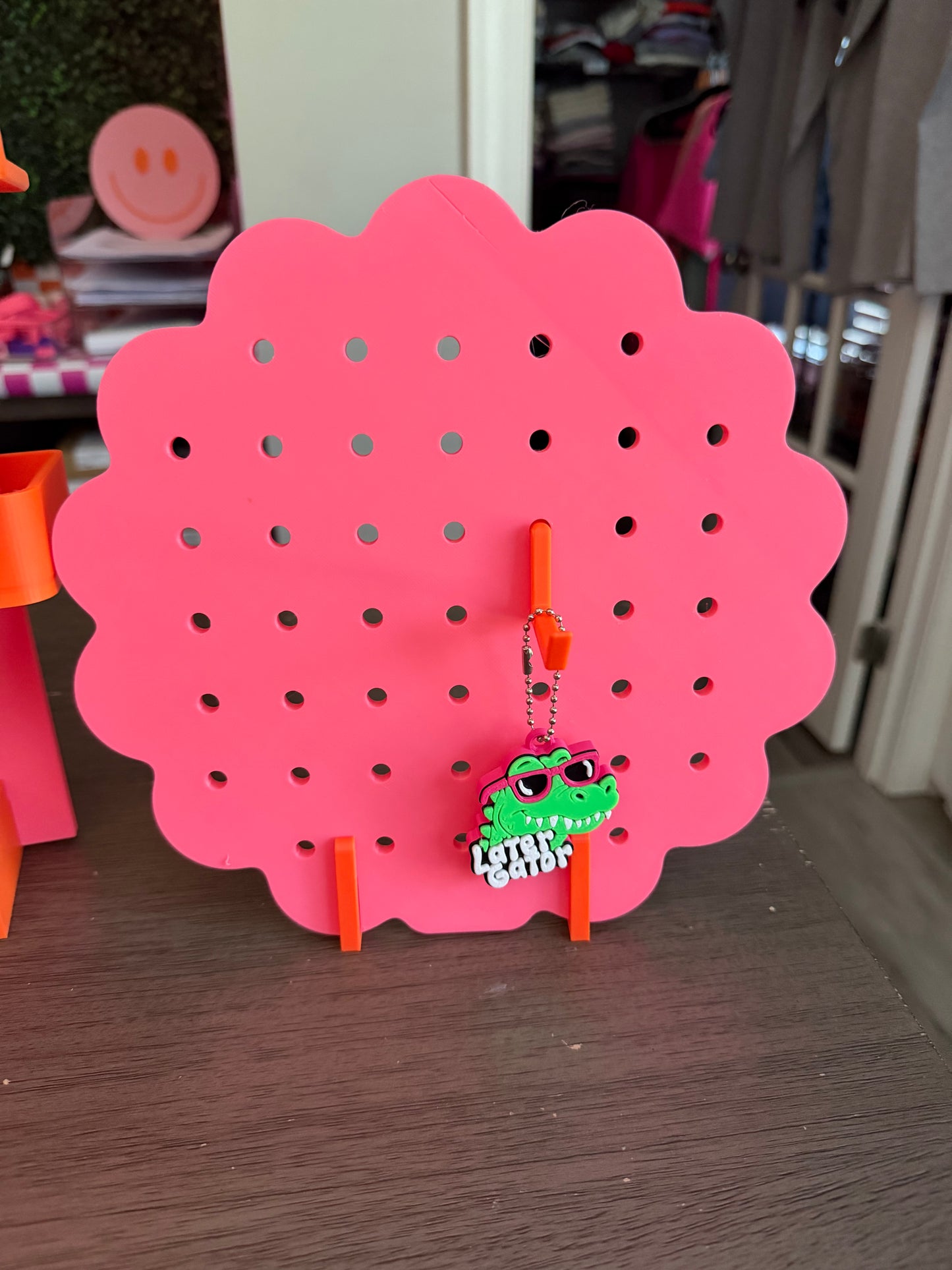 Circle Scalloped Peg Board